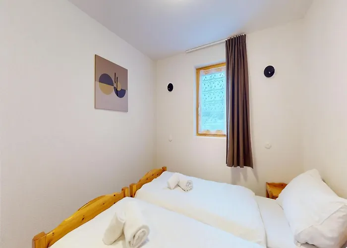 Lovely With Valley View *